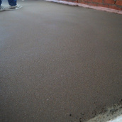 Напівсуха цементно-піщана стяжка підлоги