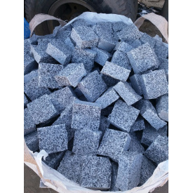 Бруківка пилено-колота граніт Покостівського родовища 100x100x50 мм світло-сіра