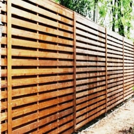 Двухслойный забор из массива сосны под заказ