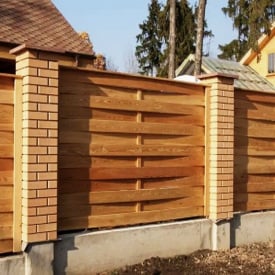 Плетений паркан з масиву сосни.