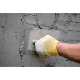 Штукатуркa стін будівлі