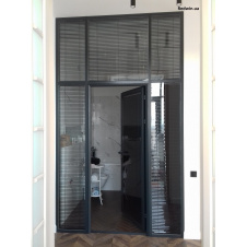 Алюмінієва перегородка в стилі loft із профілю марки Алюрон (Польща). Перегородки зі скла з плівкою в офіс