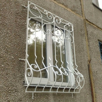 Решетка на окна с коваными элементами для строительства Legran