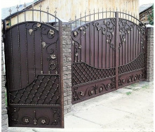 Ковані ворота закриті з піками та профнастилом Legran