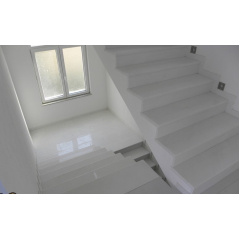 Лестница из мрамора белого цвета индивидуально Конотоп
