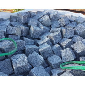 Повно колота гранітна бруківка із сірого граніту