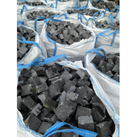 Камінь гранітний 100x100x50 мм для мощення доріжок