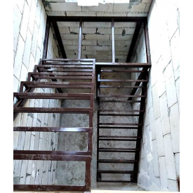 Металеві сходи внутрішні в будинок міцні Legran