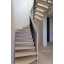 Изготовление деревянных поворотных лестниц в дом с черными металлическими балясинами Ровно