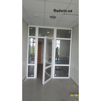 Офісна перегородка Фрамекс із плівкою на склі - ефективне рішення для поділу робочого простору.