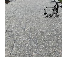 Бруківка із граніту (Корнинський граніт) повнопиляна, індивідуальні розміри. Granum