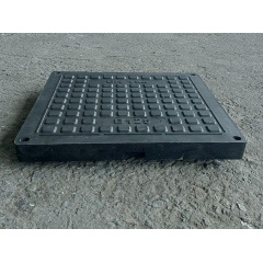 Кришка люка каналізаційного квадратного середнього 600*600 В125 12,5 т чорний Воюс Володарск-Волынский