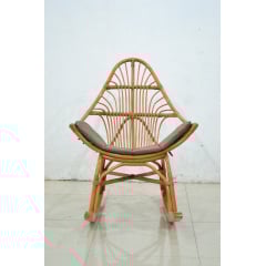 Крісло-гойдалка плетене Нео Cruzo 106х100х77 см з ротанга з м'якою подушечкою Оріхів