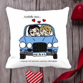 Подушка с принтом Love is "Любовь это... поцелуй под красным сигналом светофора" Белый Кавун П000063