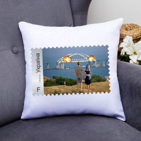 Подушка декоративная с патриотическим принтом "Почтовая марка. Горящий Крымский мост" Push IT Белый Кавун П000672