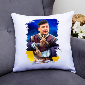 Подушка декоративная с принтом "Виталий Ким самурай" Белый Кавун П000384