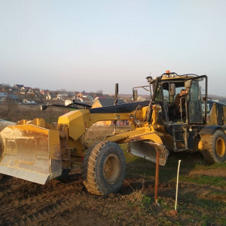 Оренда грейдера Caterpillar 140M для будівництва доріг