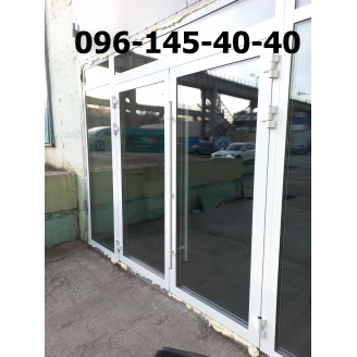 Виготовлення алюмінієвих дверей із любов`ю до деталей: завод у Києві готовий втілити Ваші мрії