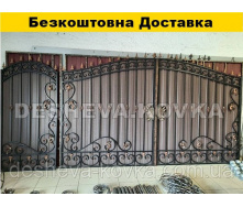 Ворота из калиткой из коваными элементами