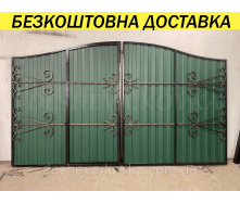 Ворота с ковкой и калиткой внутри