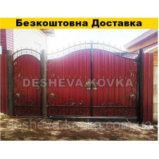 Кованые ворота из красного профнастила из кованым орнаментом