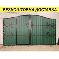 Ворота з куванням і хвірткою всередині