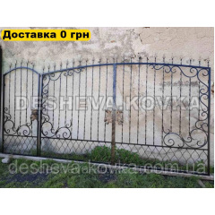Кованые распашные ворота из профнастила из элементами ковки Калуш