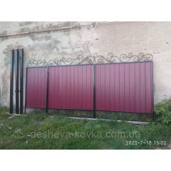 Ковані ворота із зеленим профнастилом та елементами кування Прилуки