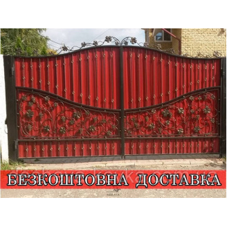 Кованые ворота из элементами художественной ковки и профнастилом