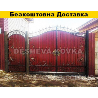 Кованые ворота из красного профнастила из кованым орнаментом