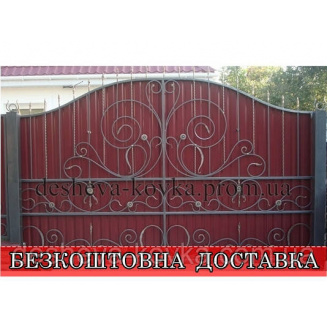 Кованые ворота из профнастила и элементами ковки