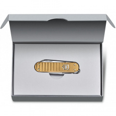 Складной нож Victorinox Classic SD Precious Alox Brass Gold 58 мм 5 функций Золотистый рифленый (0.6221.408G) Киев