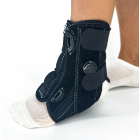 Бандаж на гомілковостопний суглоб MED1 TJ-606(1) лівий S Black