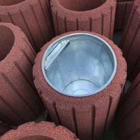 Тротуарная урна бетонная К-18H с ведром-вставкой на 30 л уличная красная антивандальная