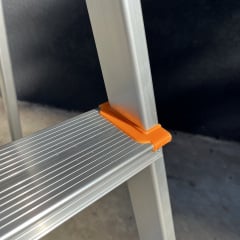 Стремянка алюминиевая на 5 ступеней для дачи Техпром Орехов