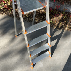 Стремянка алюминиевая 2 м на 5 ступеней для стройки Стандарт Орехов