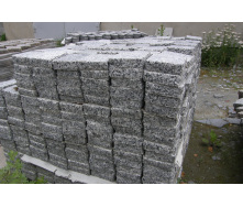 Пилено-колота брусчатка (