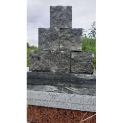 Гранітна брусчатка з олівця (пилетні 4 боки, верх колотий) габстро, покостувка, лези Володарск-Волынский