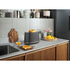 Тостер Electrolux E7T1-6BP 18.32х31.42х20.05 см Чорний (6624026) Умань