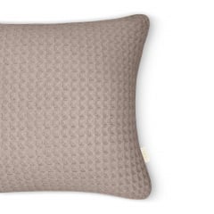 Наволочка 50х50 см Magnolia Greek Waffle COSAS Кремовий Дзензелівка
