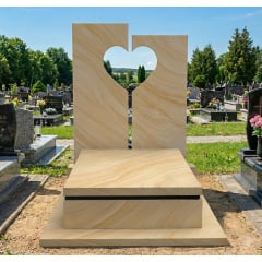 Пам'ятник елітний у європейському стилі "серце" жовтий піщаник Каменское