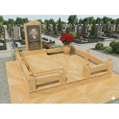 Меморіальний комплекс із відмосткою жовтий пісковик Пологи