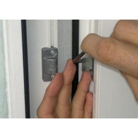 Регулировка фурнитуры створки балконной двери