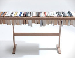 Стол-вешалка для книг