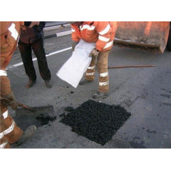 Проведение ямочного ремонта дороги Ровно