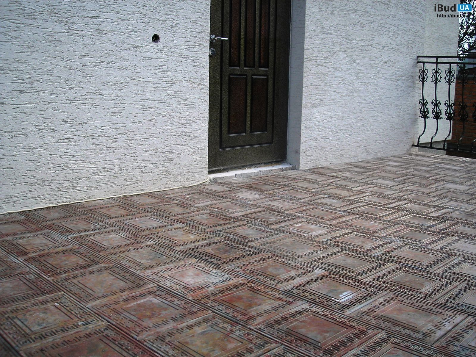 Мощение тротуарной плитки Готика на дачном участке