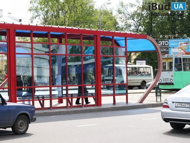 Остановка общественного транспорта из монолитного поликарбоната