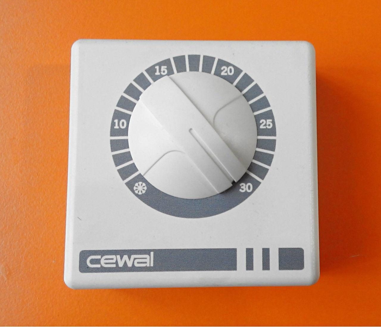 Терморегулятор CEWAL RQ-01