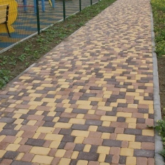 Тротуарная плитка Золотой Мандарин Старый город 120х40 мм желтый на сером цементе Хуст