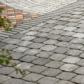 Тротуарная плитка Золотой Мандарин Квадрат Антик 160х160х90 мм черный на сером цементе